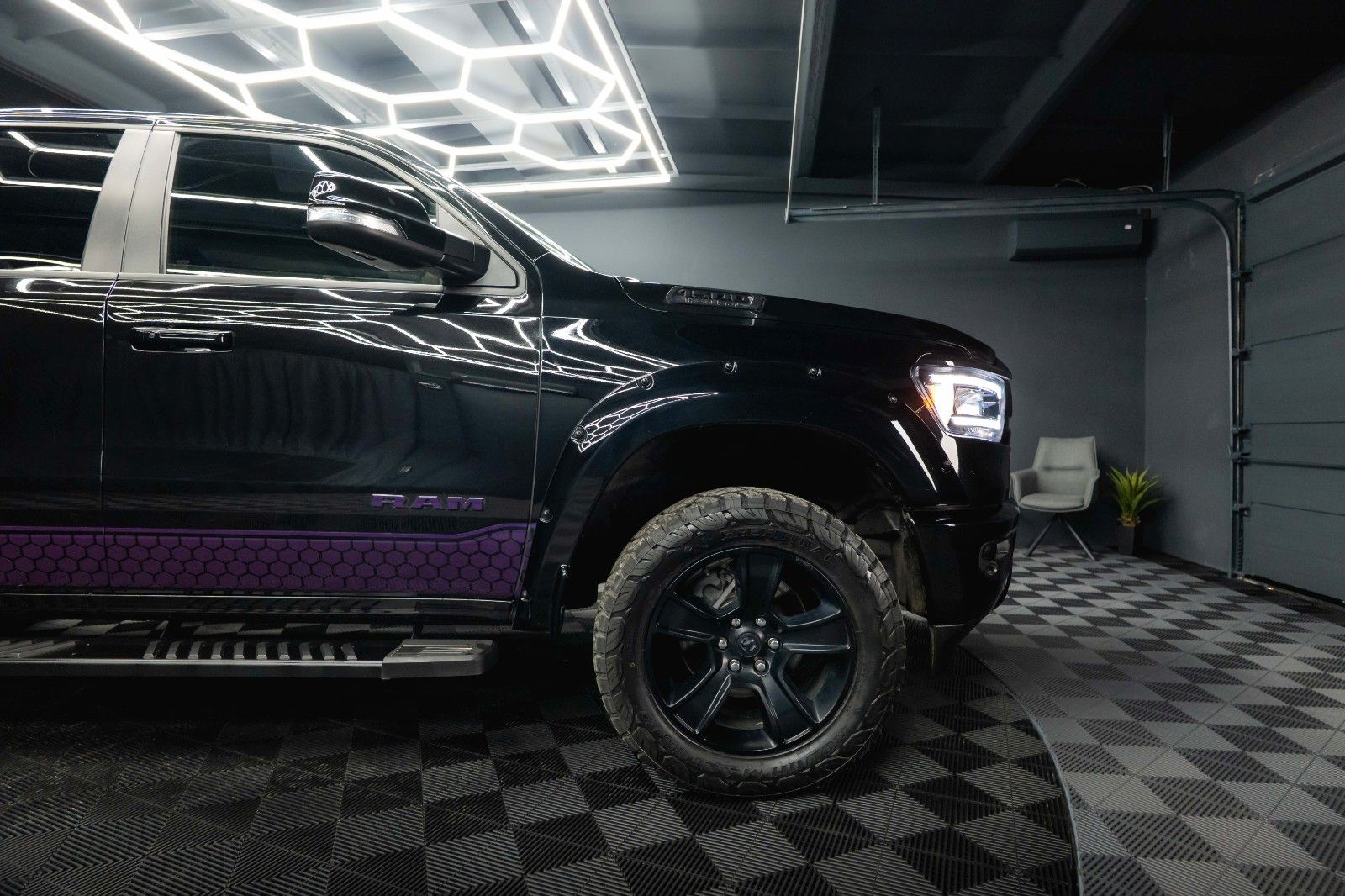 Fahrzeugabbildung Dodge RAM 5.7 V8 HEMI 4x4 OFFROAD Night-Paket *LED*19%