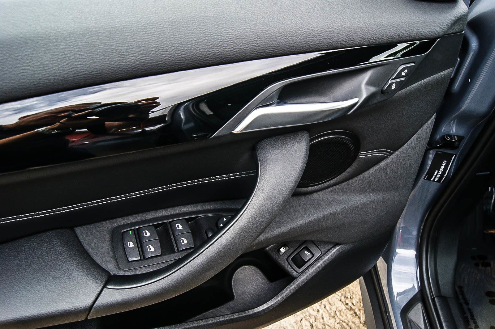 Fahrzeugabbildung BMW X1 xDrive 25e Advantage STORM BAY INDIVIDUAL LED