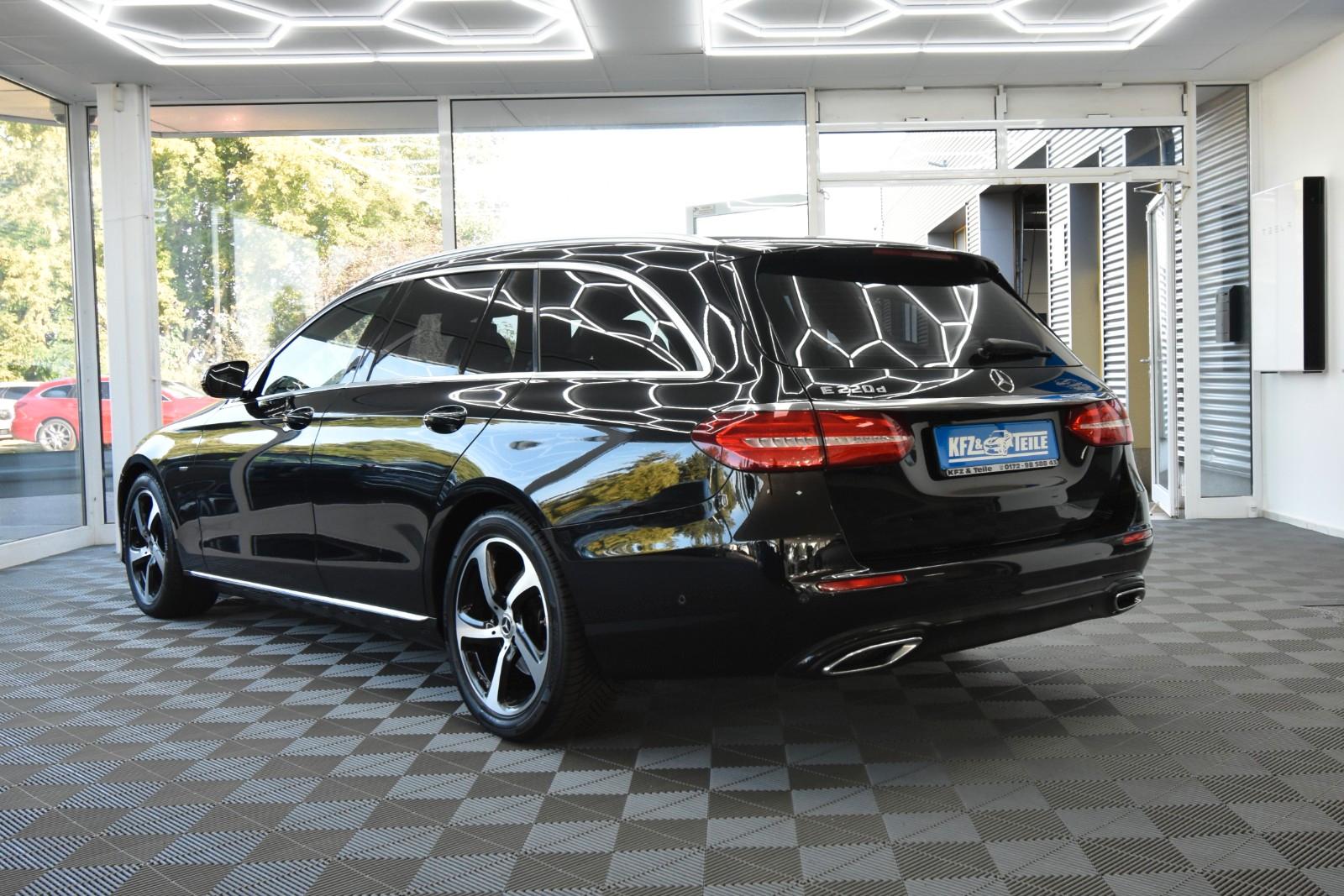 Mercedes-Benz E220d T-Modell LED SHZ RFK Glasdach Sportstyle