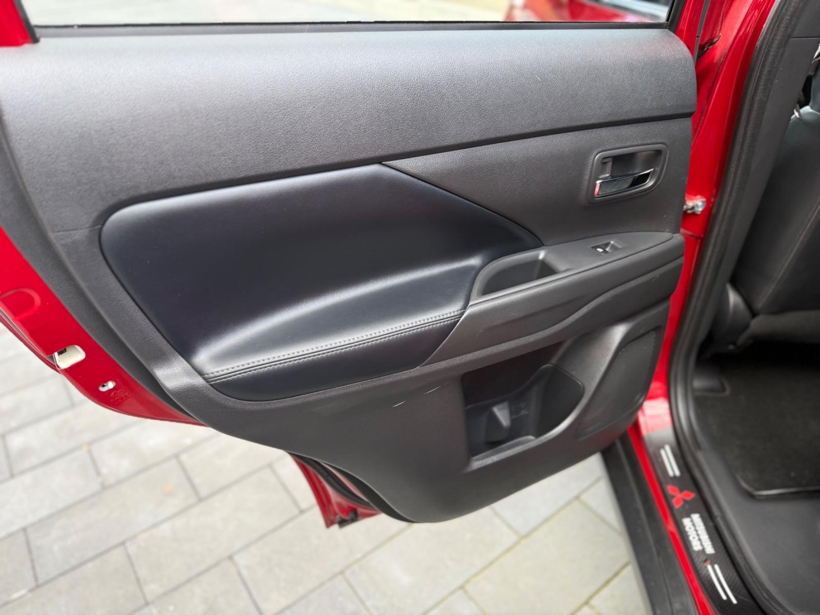 Mitsubishi Outlander 2.0CVT Active+ I LED I KAM I AHK