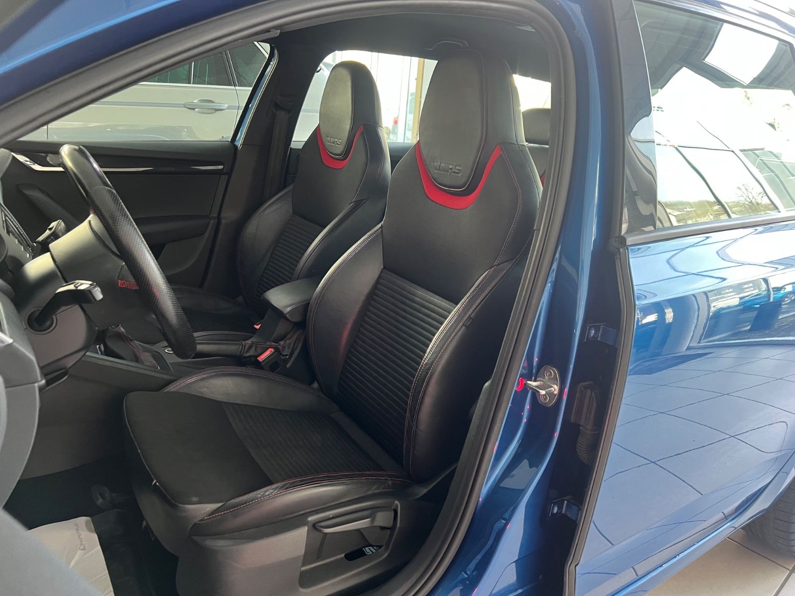Fahrzeugabbildung SKODA Octavia Combi RS *RECARO*NAVI*