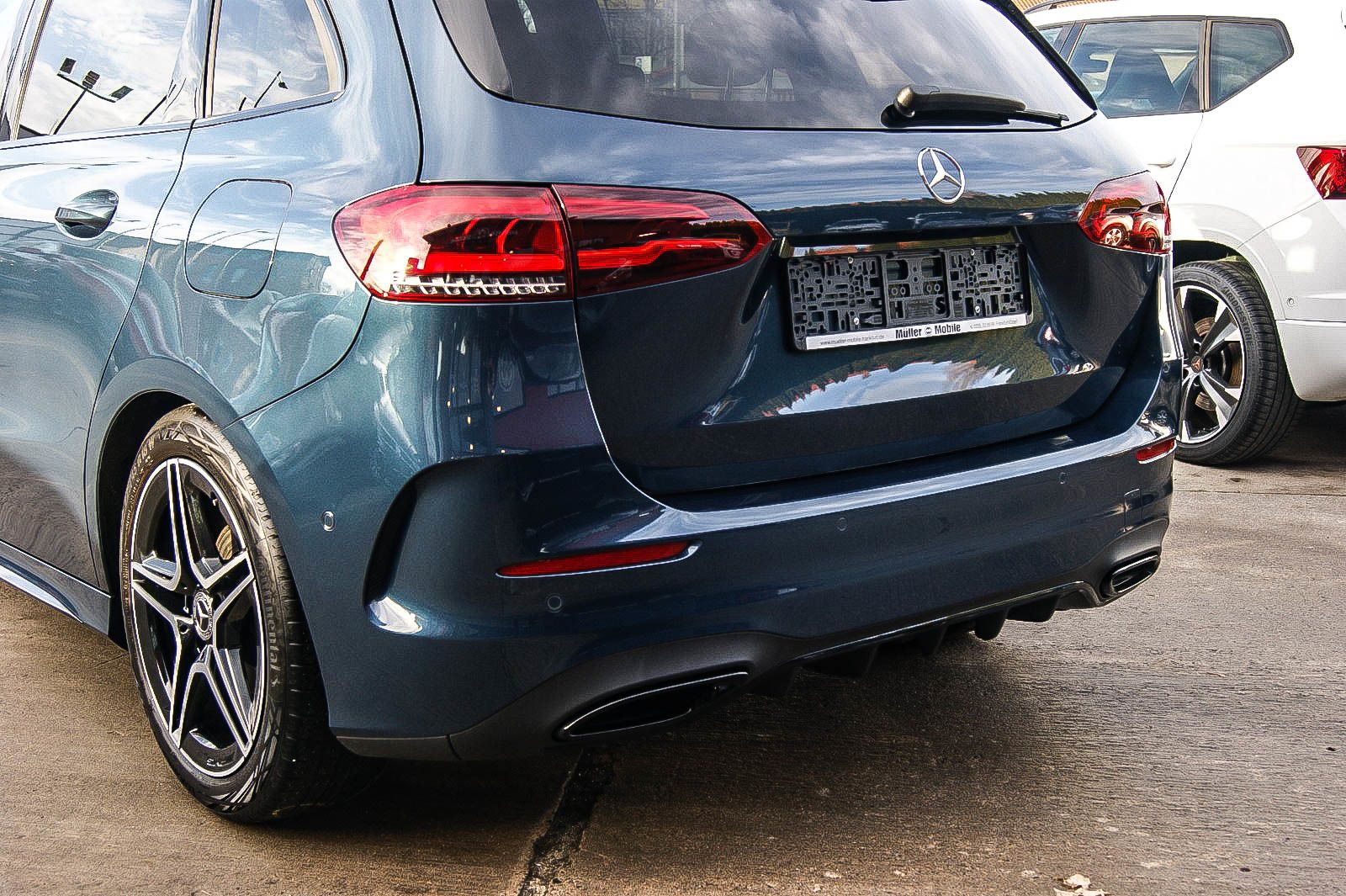 Fahrzeugabbildung Mercedes-Benz B 180 Edition AMG-LINE ANHÄNGERKPPLG NIGHT-PAKET