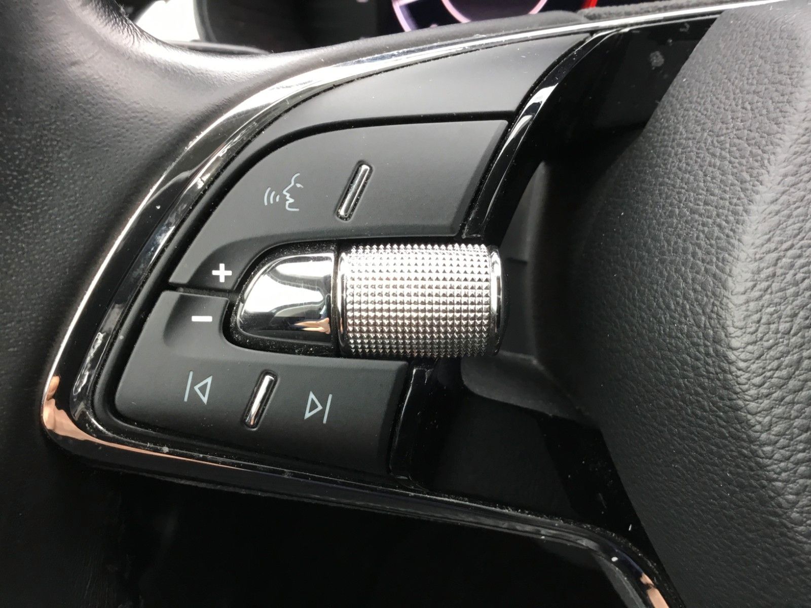 Fahrzeugabbildung SKODA Kamiq 1.6 TDI Style+AHK+LED+Kamera+Navi