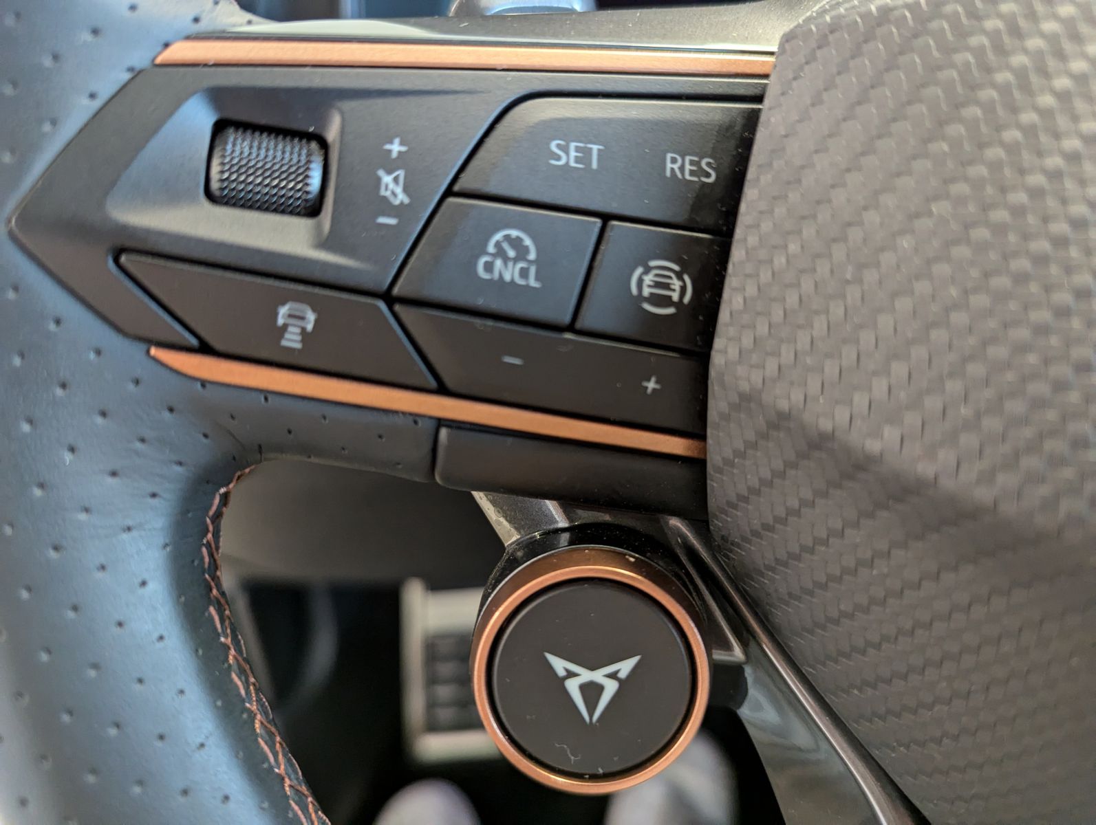 CUPRA Leon 2.0TSI VZ Matrix Pano Sennheiser Kamera 19" - Image 23