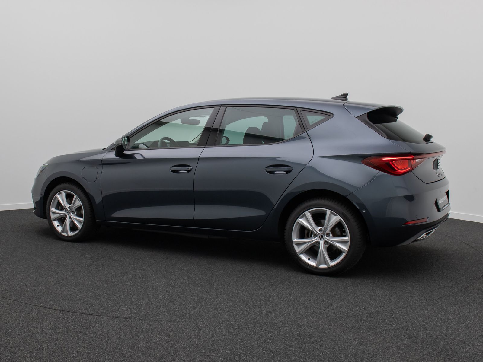 Fahrzeugabbildung SEAT Leon e-HYBRID FR Tempomat DigitDispl ParkAsssit