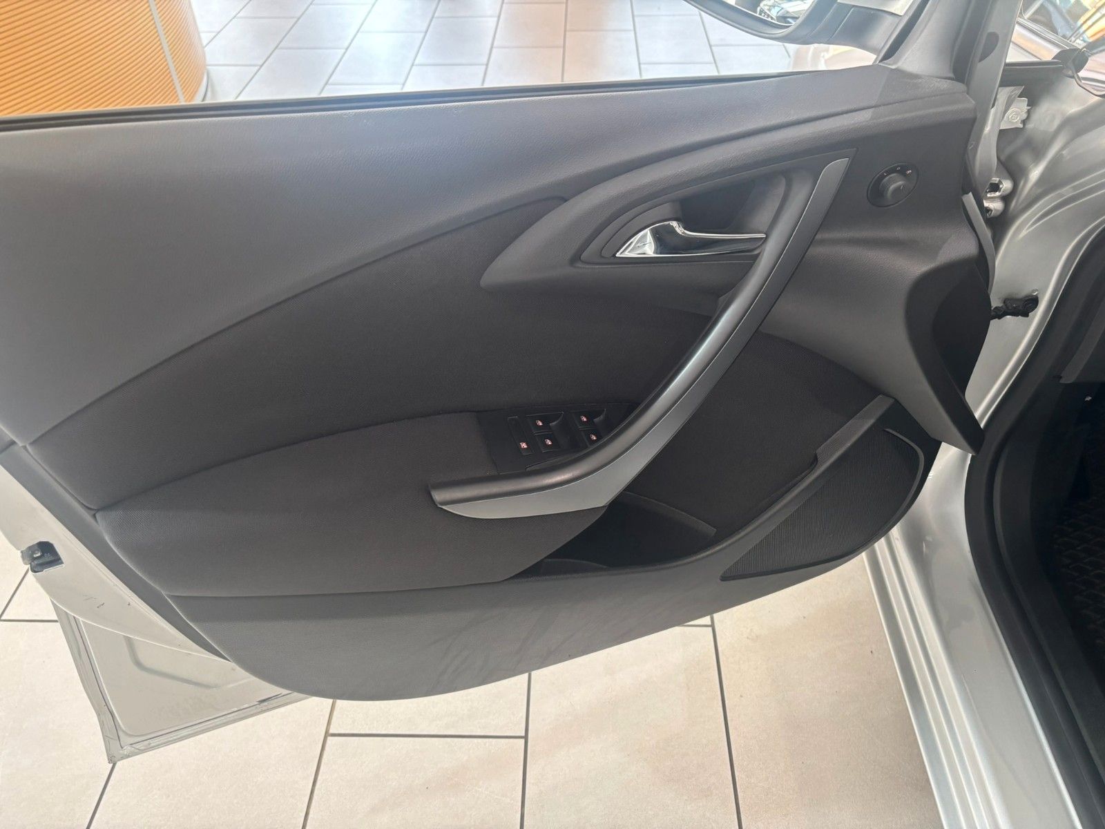 Fahrzeugabbildung Opel Astra J ST 1.4T Edition AHK/ALLWETTER/SHZ/NAVI