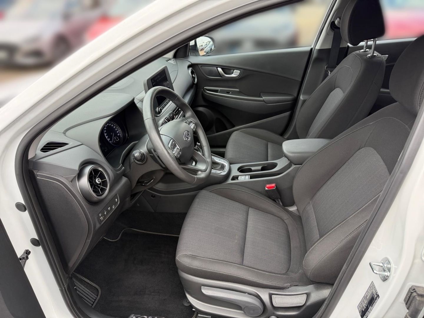 Fahrzeugabbildung Hyundai KONA 1.6 Hybrid Select Winterpaket Allwetterreif