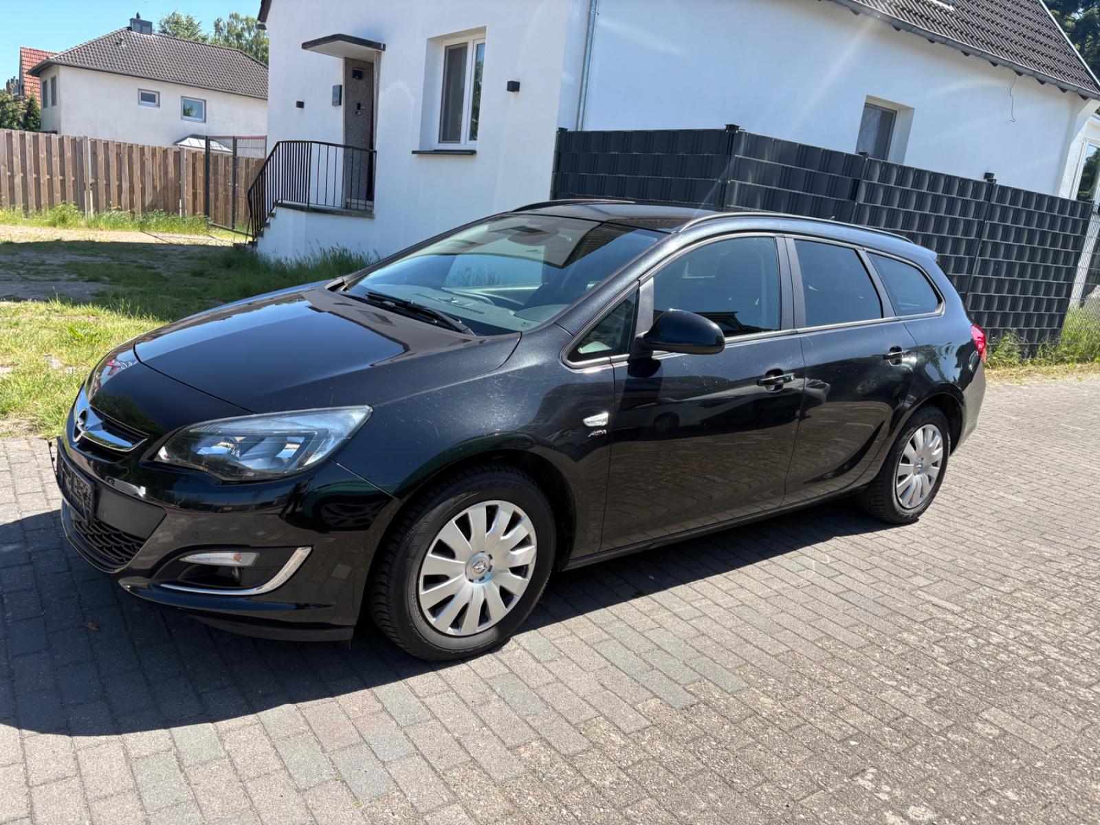 Opel Astra 2013 — interior