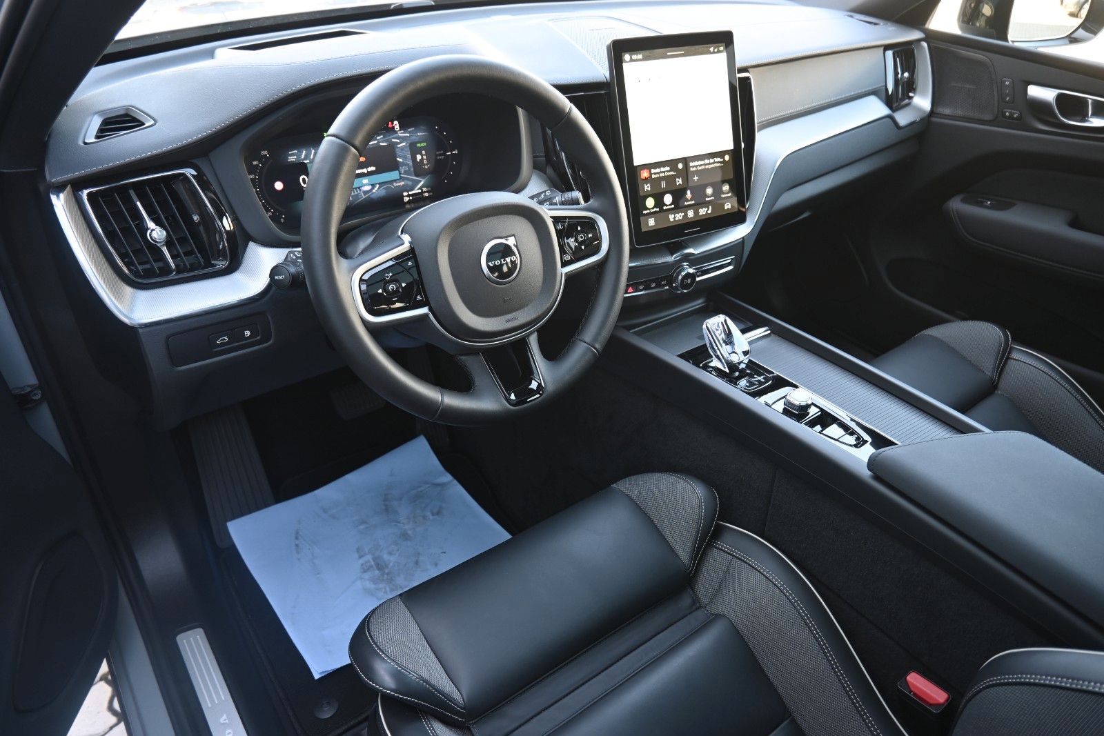Fahrzeugabbildung Volvo XC60 T8 RC AWD Ultra Black Edition*360*Facelift
