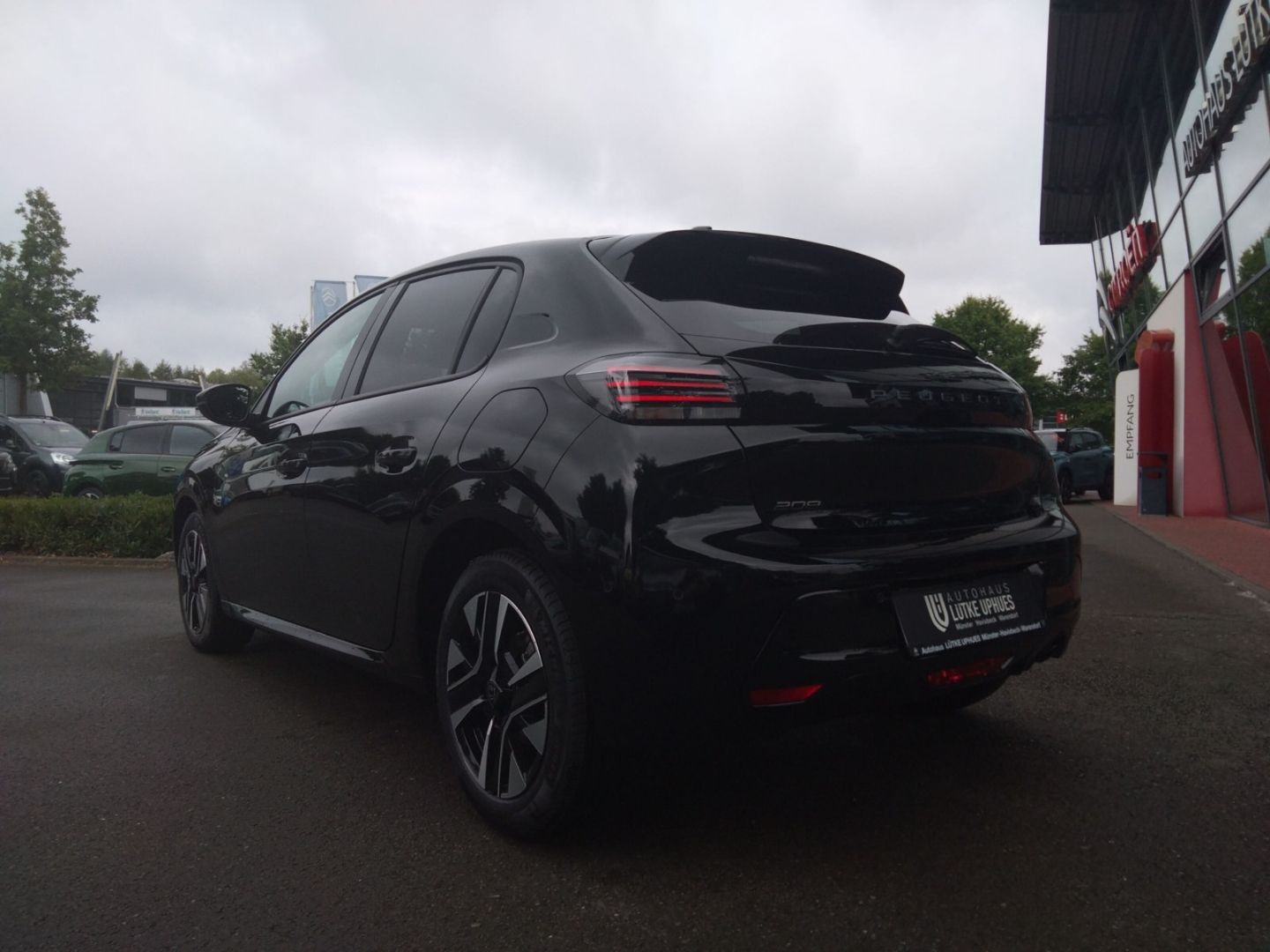 Fahrzeugabbildung Peugeot 208 Allure PureTech 100 Navi 360 Kamera CarPlay