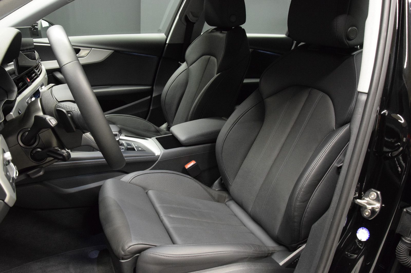 Fahrzeugabbildung Audi A4 Avant 40 TDI quattro B&O HuD Sitzbelü. ACC