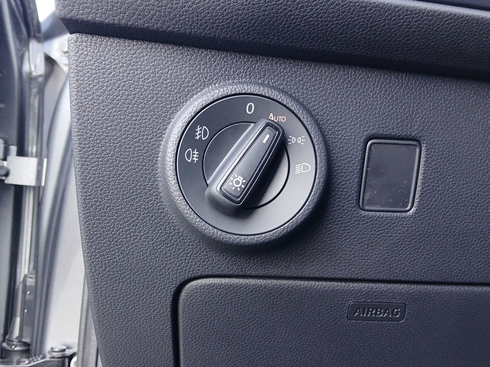 Fahrzeugabbildung SEAT Ateca Style 1.5 TSI DSG Kessy LED