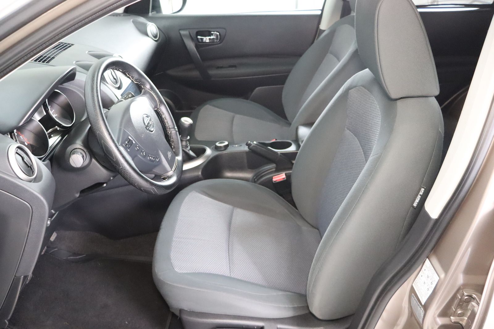 Fahrzeugabbildung Nissan Qashqai 2.0 Acenta 4X4 * AHK * LED *