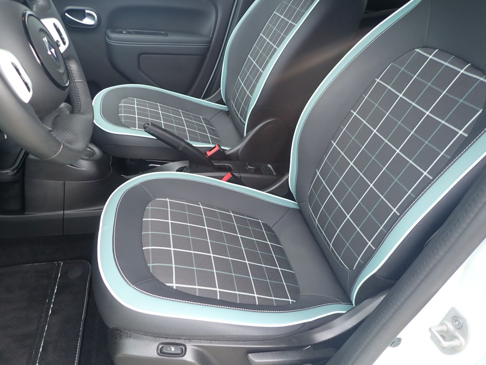 Fahrzeugabbildung Renault Twingo La Parisienne TCe 90 EDC
