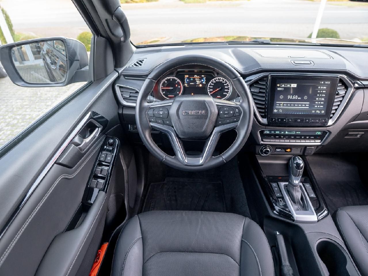 Fahrzeugabbildung Isuzu D-Max Double Cab 4WD V-CROSS