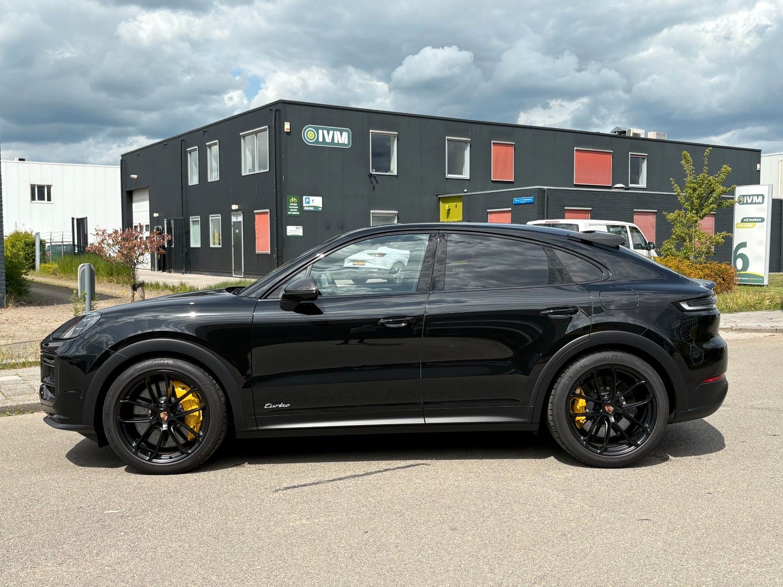 Porsche Cayenne Coupe Turbo E-Hybrid mit GT-Paket imagem 3