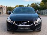 Volvo S60 Lim. Momentum - Volvo S60: Schwarz