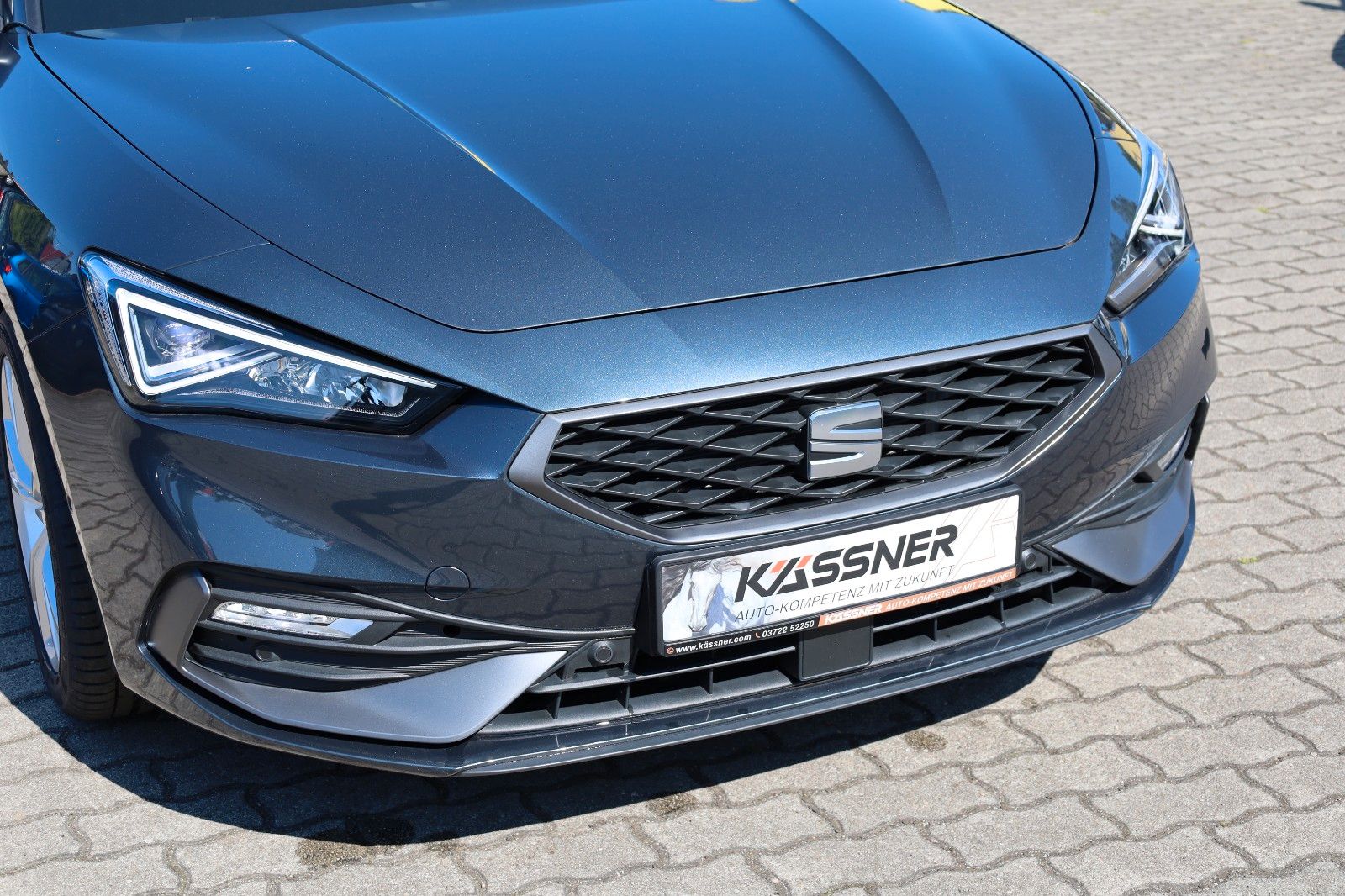 Fahrzeugabbildung SEAT Leon Sportstourer 1,5 eTSI  FR DSG