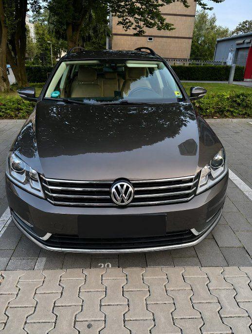 Volkswagen Passat 2013 — interior