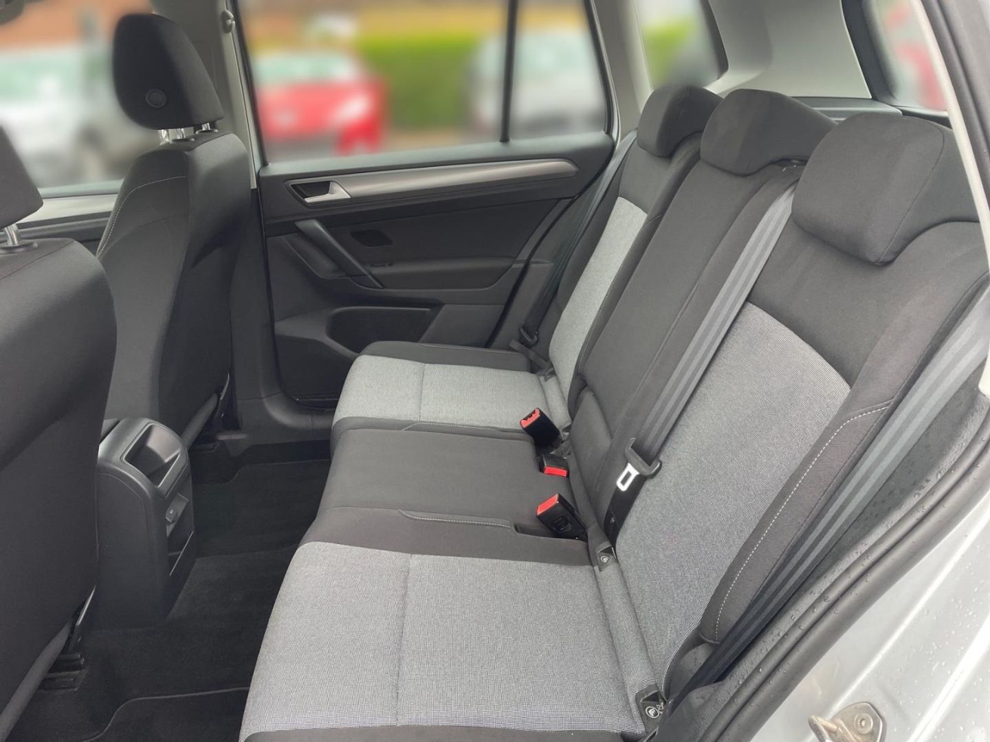Fahrzeugabbildung Volkswagen Golf Sportsvan 1.2 TSI Trendline Allwetterreifen