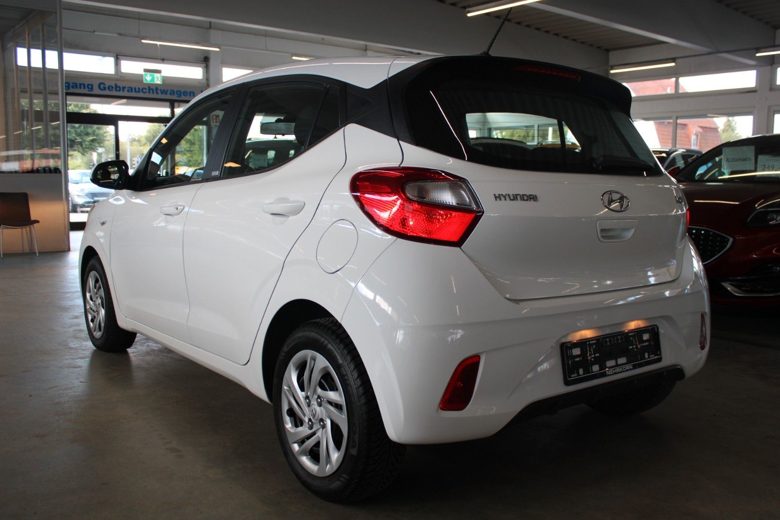 Fahrzeugabbildung Hyundai i10 1.0 Select 5-Türen KLIMA + Allwetterreifen