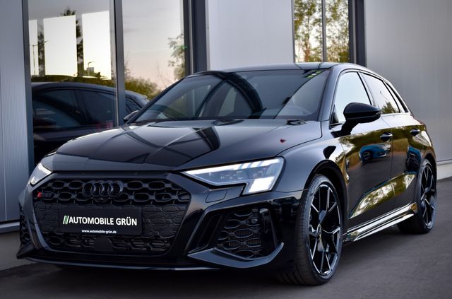 Fahrzeugabbildung Audi RS3 2.5 TFSI QUATTRO B&O ACC SPORTABGAS KAMERA