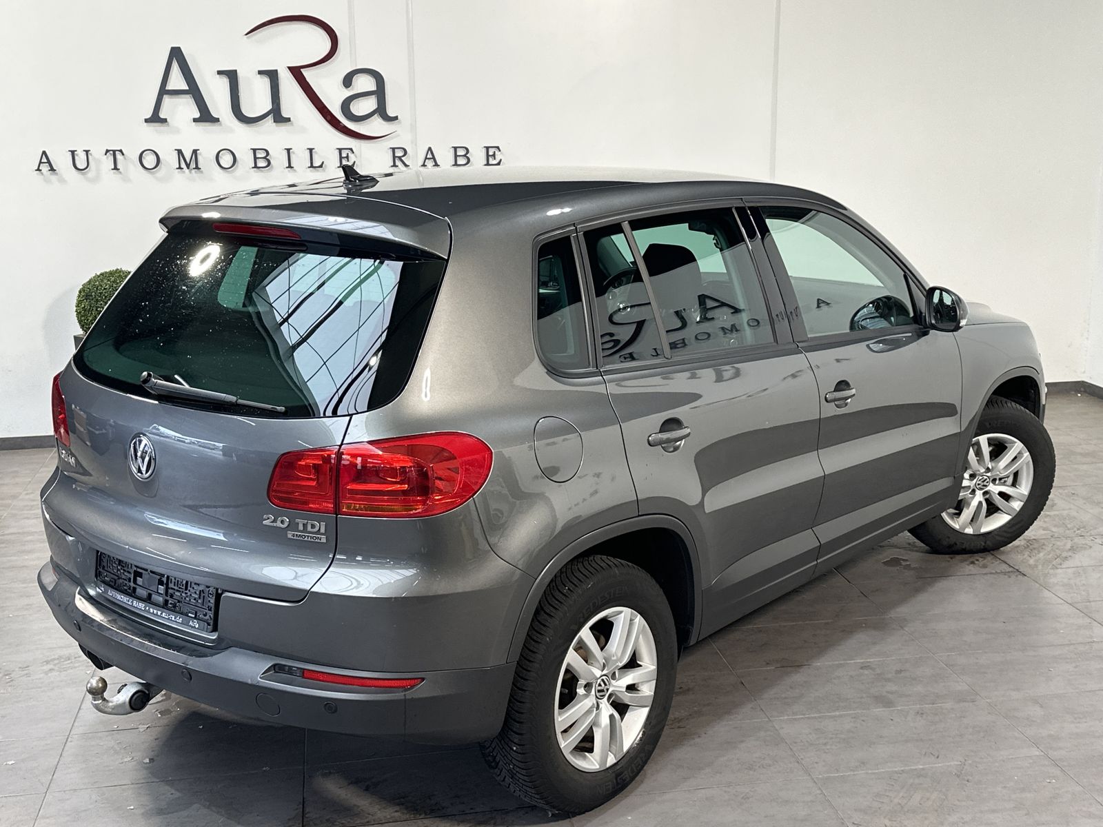 Fahrzeugabbildung Volkswagen Tiguan 2.0 TDI DSG Track&Field 4M NAV+XEN+AHK+KA