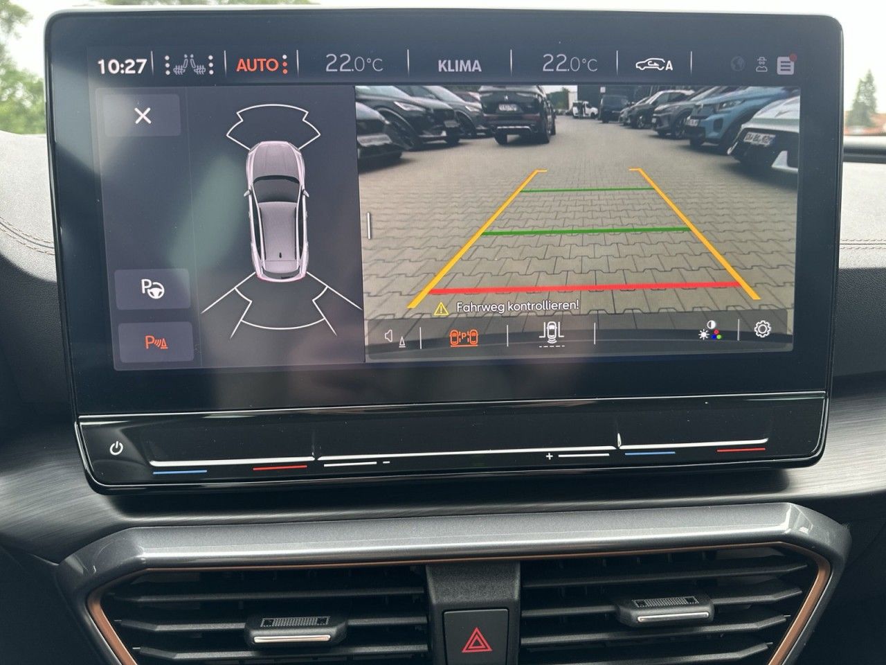 Fahrzeugabbildung CUPRA Formentor VZ 2.0 TSI 4Drive 310 PS DSG*Beats* - mit KI generiert/bearbeitet