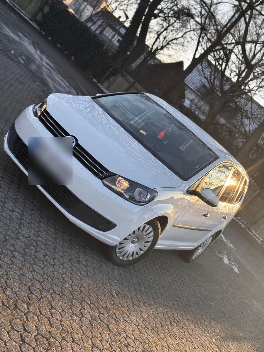 Volkswagen Touran 2011 — rear view