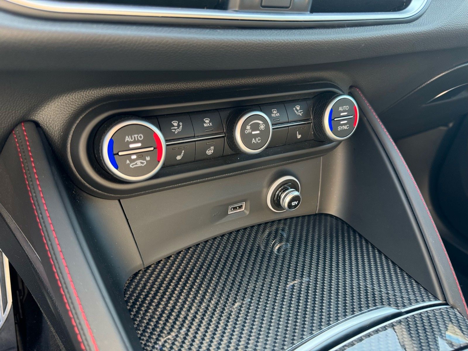 Fahrzeugabbildung Alfa Romeo Stelvio Quadrifoglio Q4 510PS Akrapovic Panorama