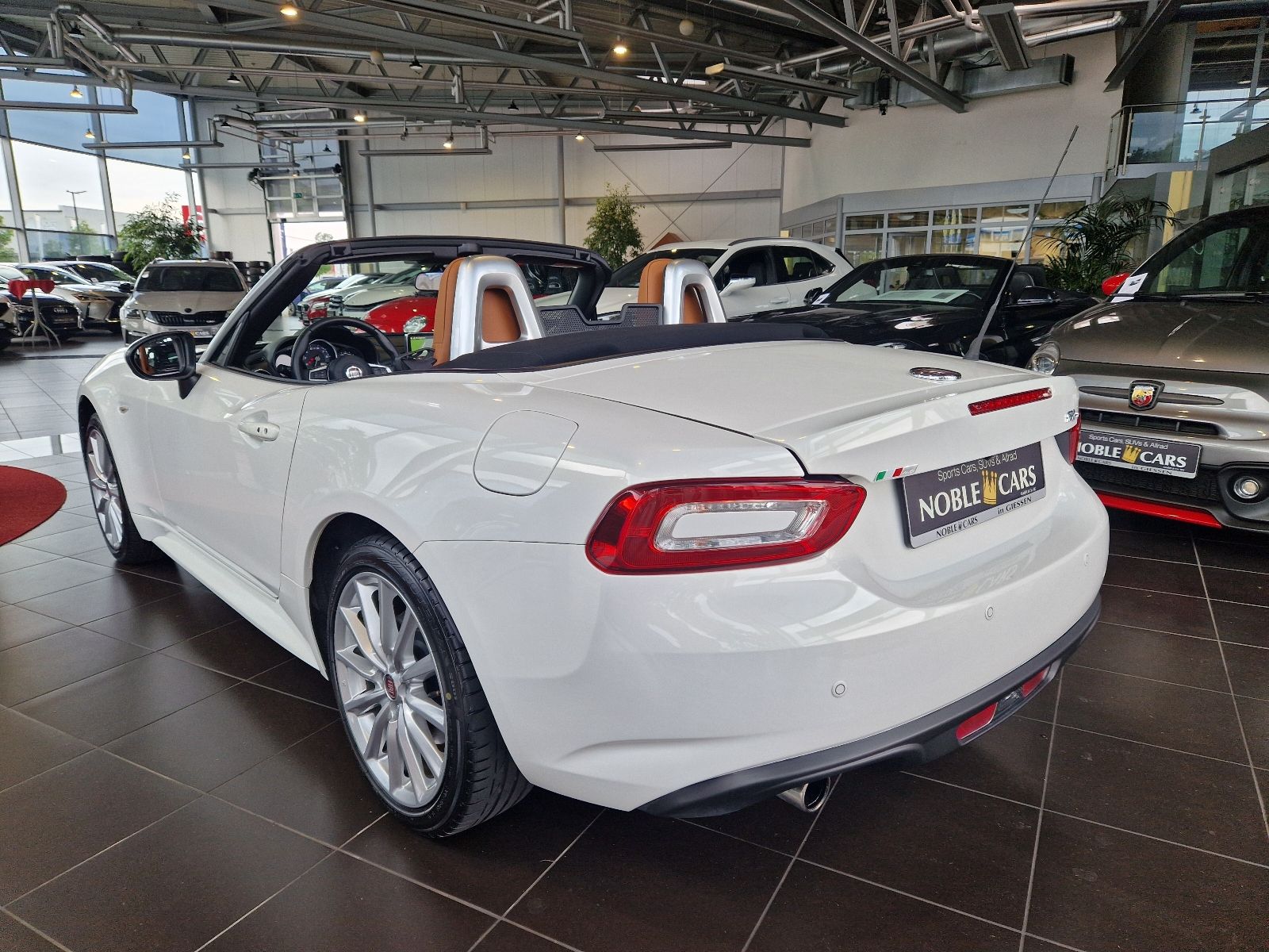 Fahrzeugabbildung Fiat 124 Spider Lusso LEDER NAV SHZ RFK ALU