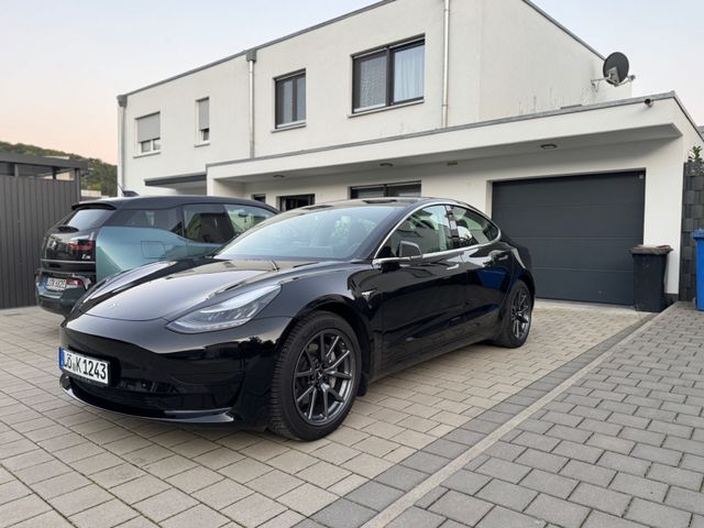 Tesla Model 3 Standard-Reichweite Plus - Hinterrad...