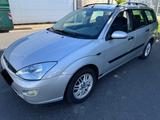 Ford Focus 1,6 Ghia Kombi  - Ford Focus aus 2001: 1.6