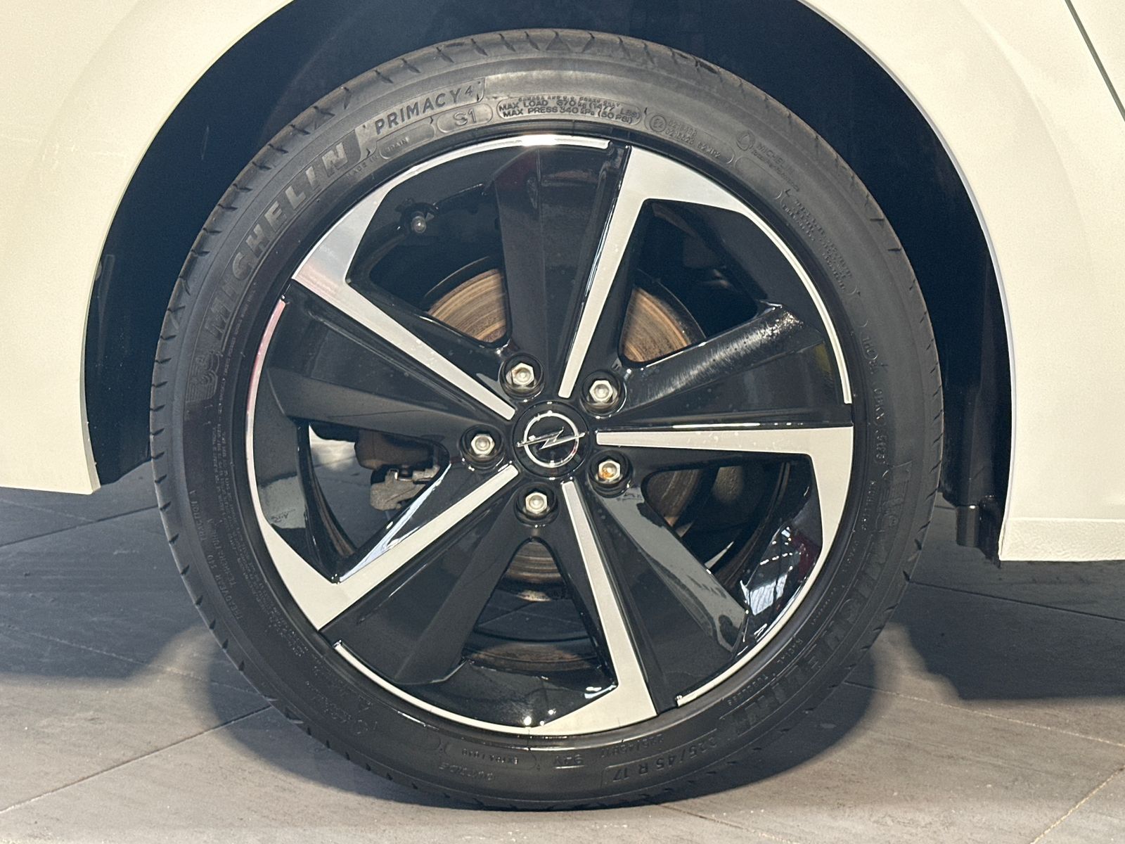 Fahrzeugabbildung Opel Astra SpT 1.5 D Automatik Business Elegance NAV