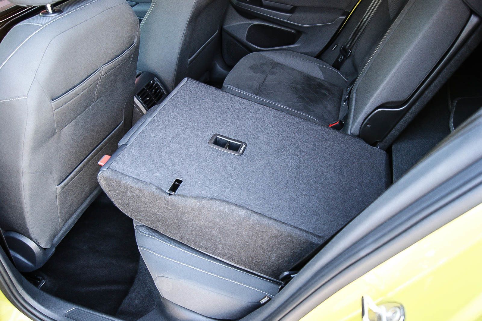 Fahrzeugabbildung Volkswagen Golf VIII 1.5eTSI DSG First Edition MATRIX ANHZV