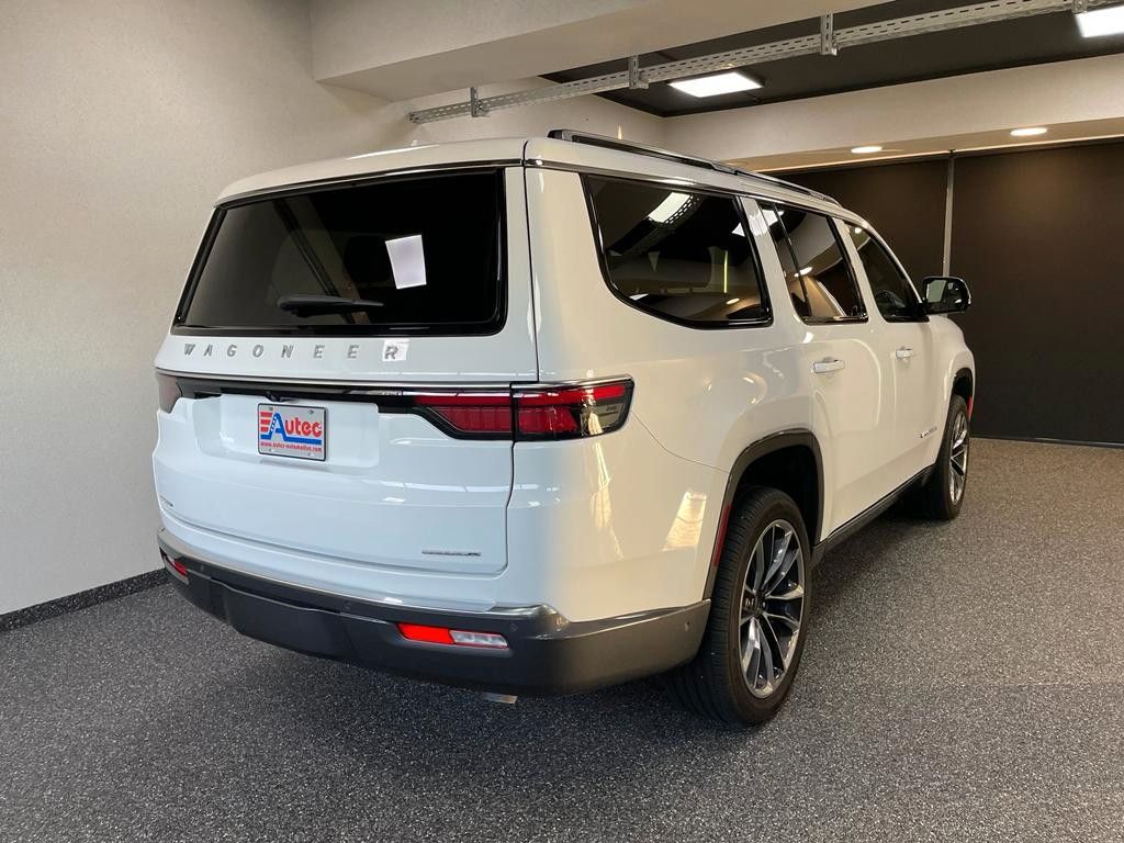 Fahrzeugabbildung Jeep WAGONEER SERIES III E-TORQUE 5.7L-V-8 McIntosh