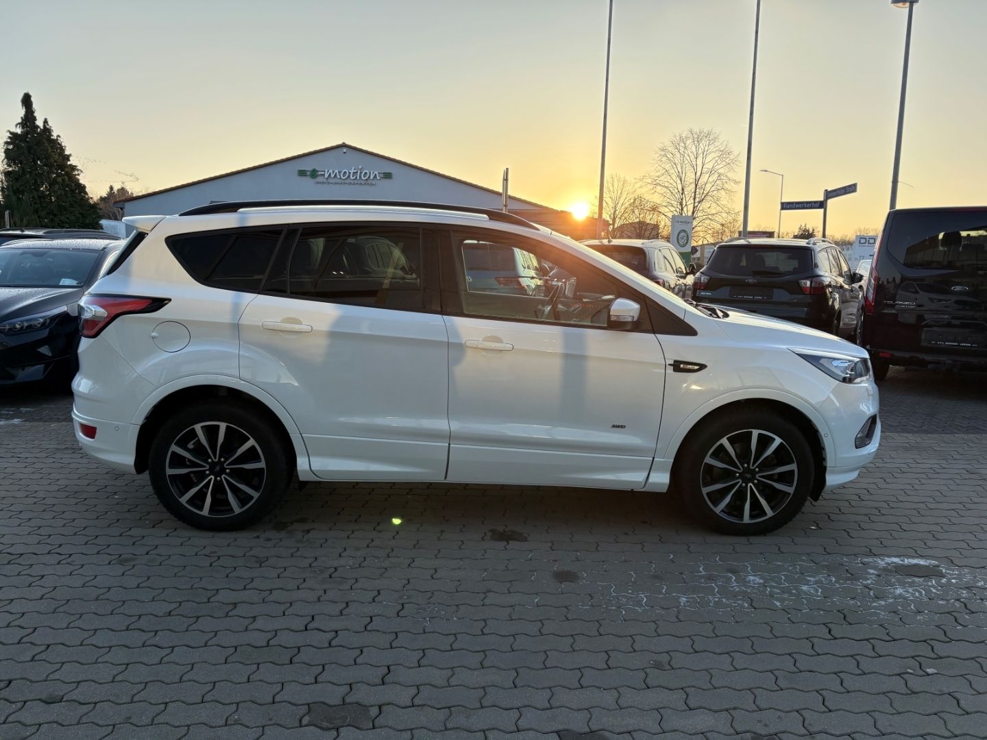 Fahrzeugabbildung Ford Kuga ST-Line Navi PDC SHZ Lenkradhzg BiXenon