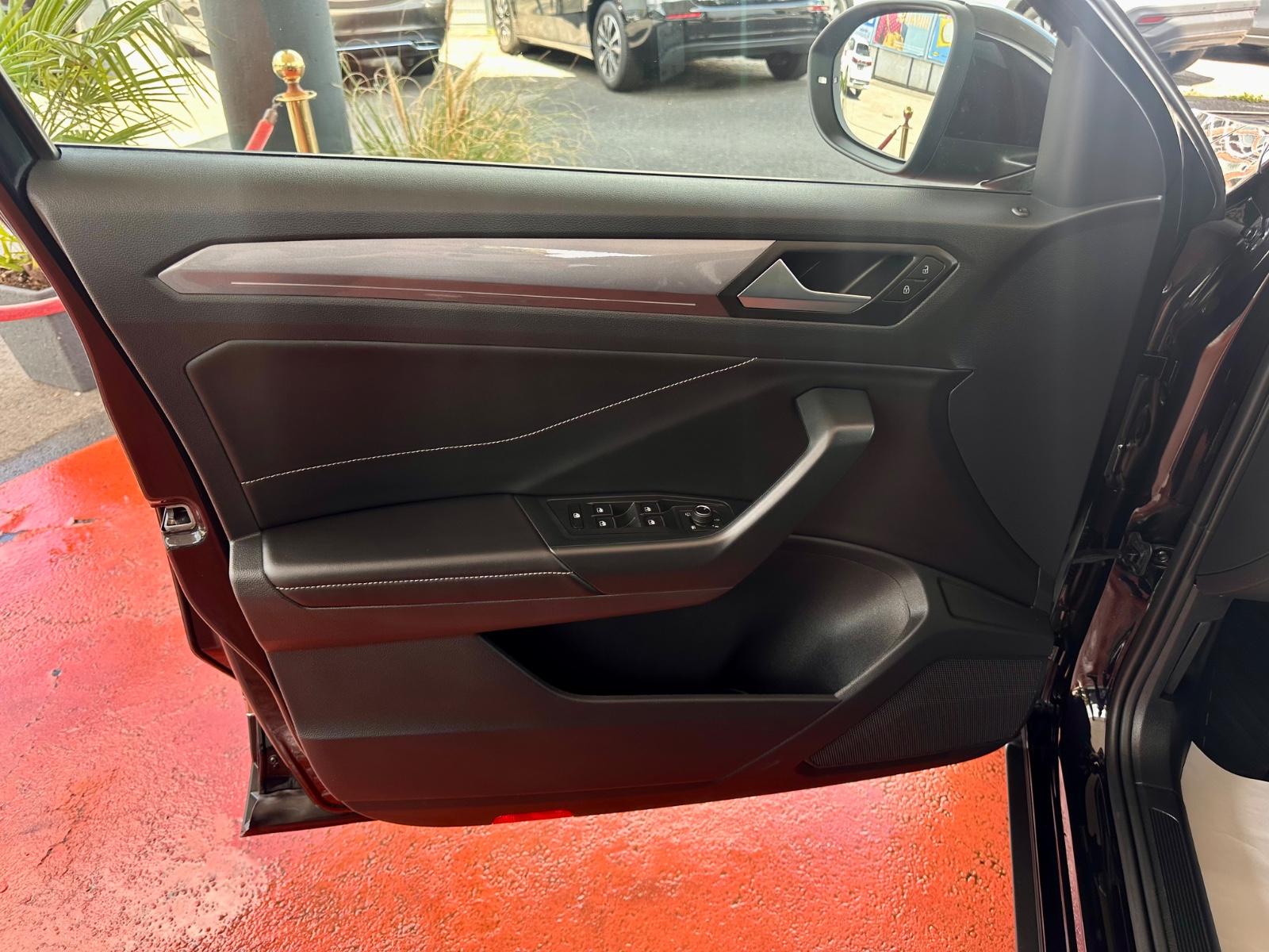 Volkswagen T-Roc 1.5 TSI Style LED App-Connect 1.Hand, миниатюра 23