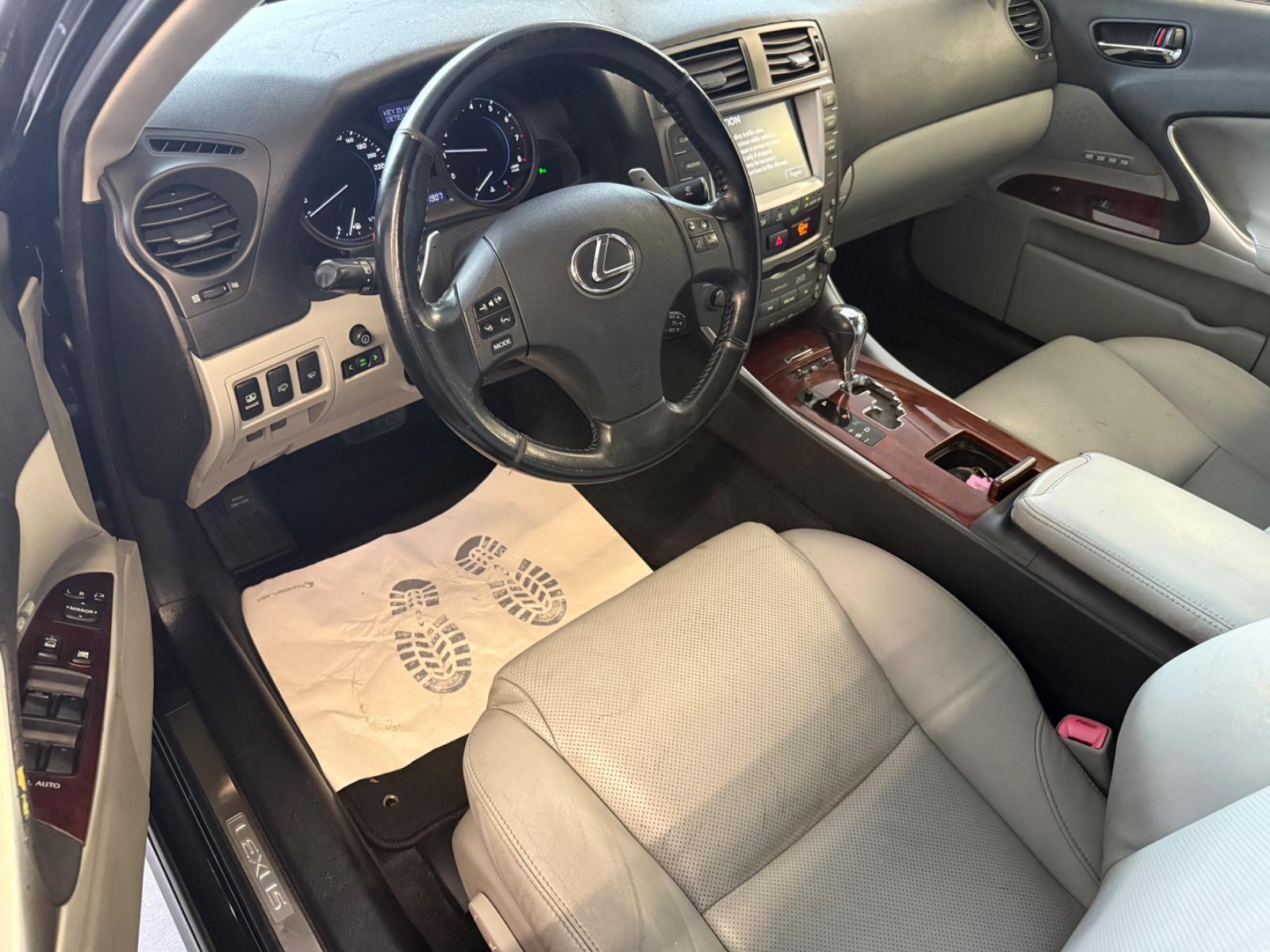 Lexus IS 250 2.5 208ch BVA - 2 ème main - Navi - Régulateur adaptatif - Pneus toutes saisons - Xénon