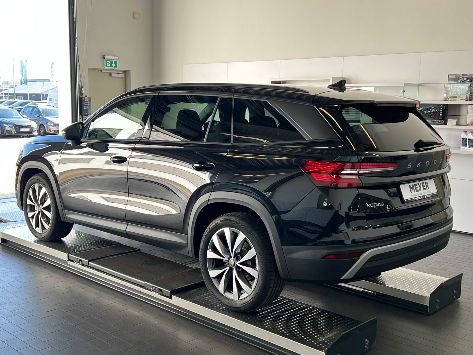 Fahrzeugabbildung SKODA Kodiaq Selection 2.0 TDI DSG *LED,AHK,Navi,Winte
