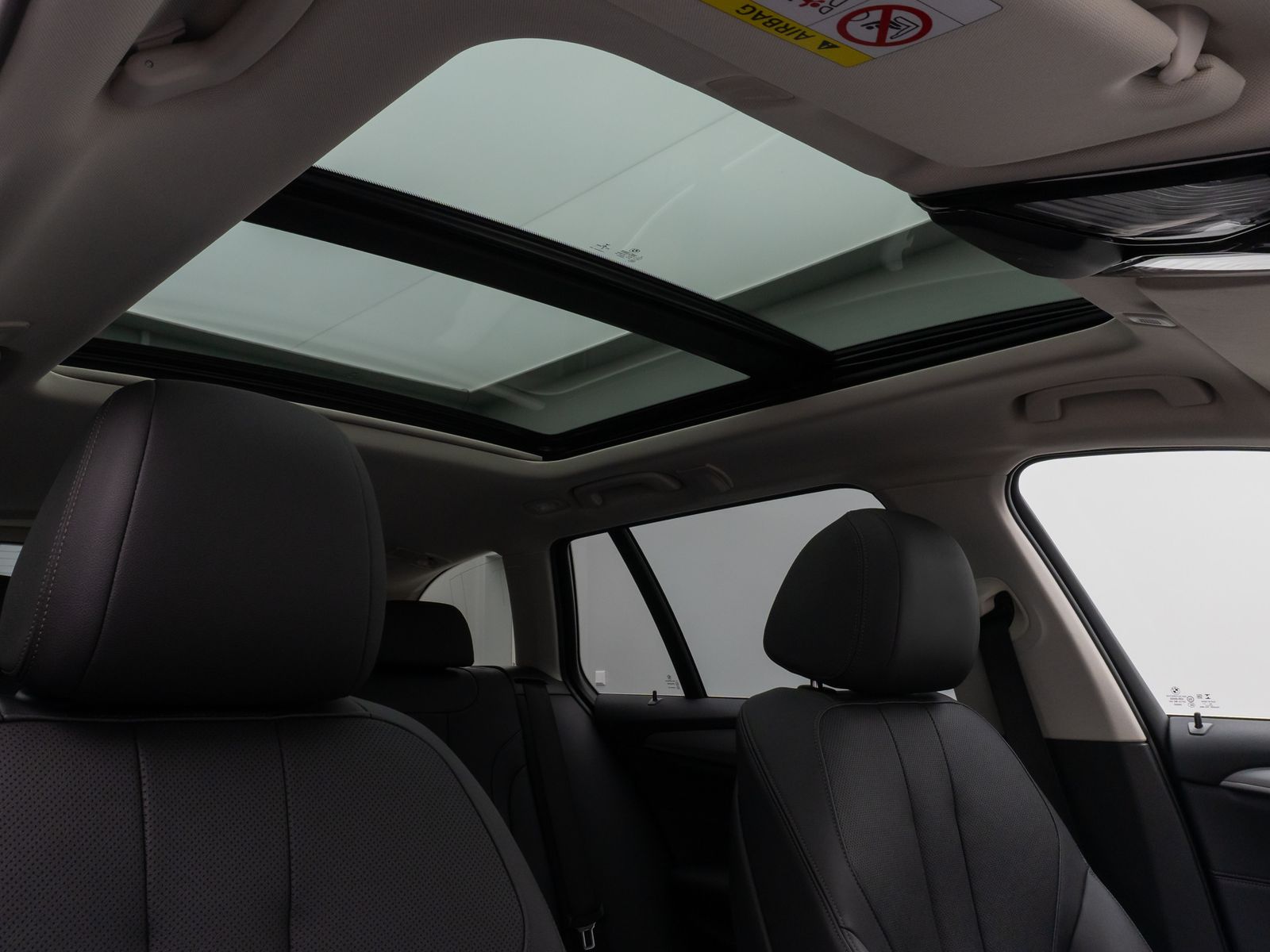 Fahrzeugabbildung BMW 530e xD Panorama 360°HUD DAB Leder Alarm 18Zoll