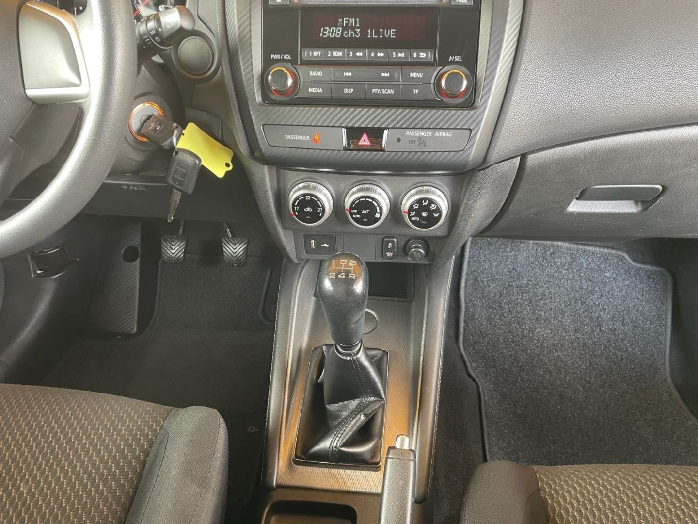 Fahrzeugabbildung Mitsubishi ASX 2.0 2WD Allwetterreifen LED Scheinwerfer Tem