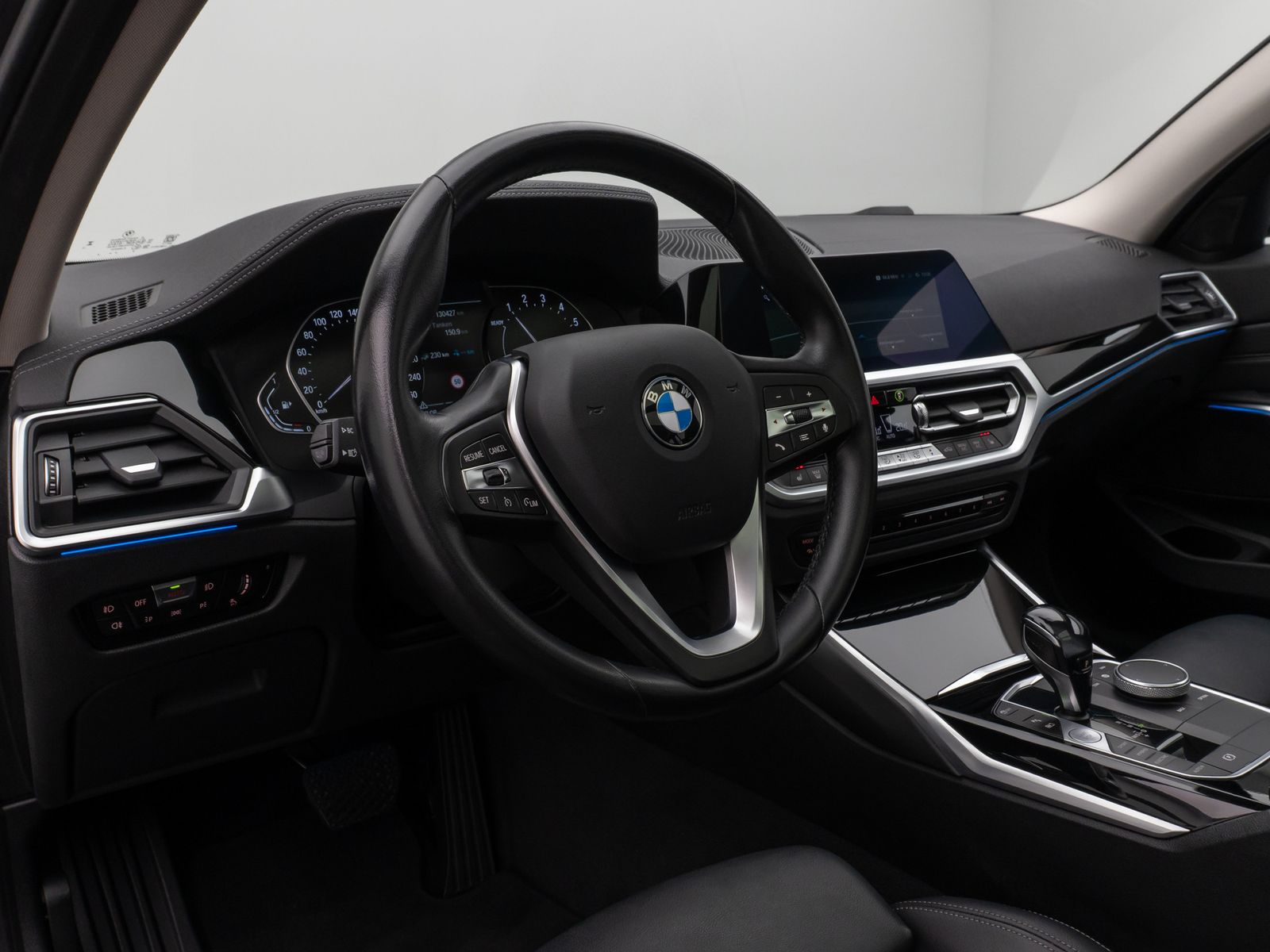 Fahrzeugabbildung BMW 330e Luxury Line Kamera Pano HUD HiFi Individual
