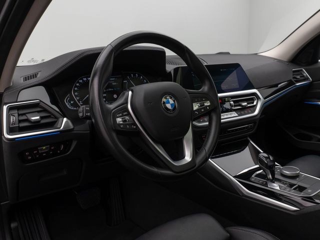 Foto Nummer 21: BMW 330e