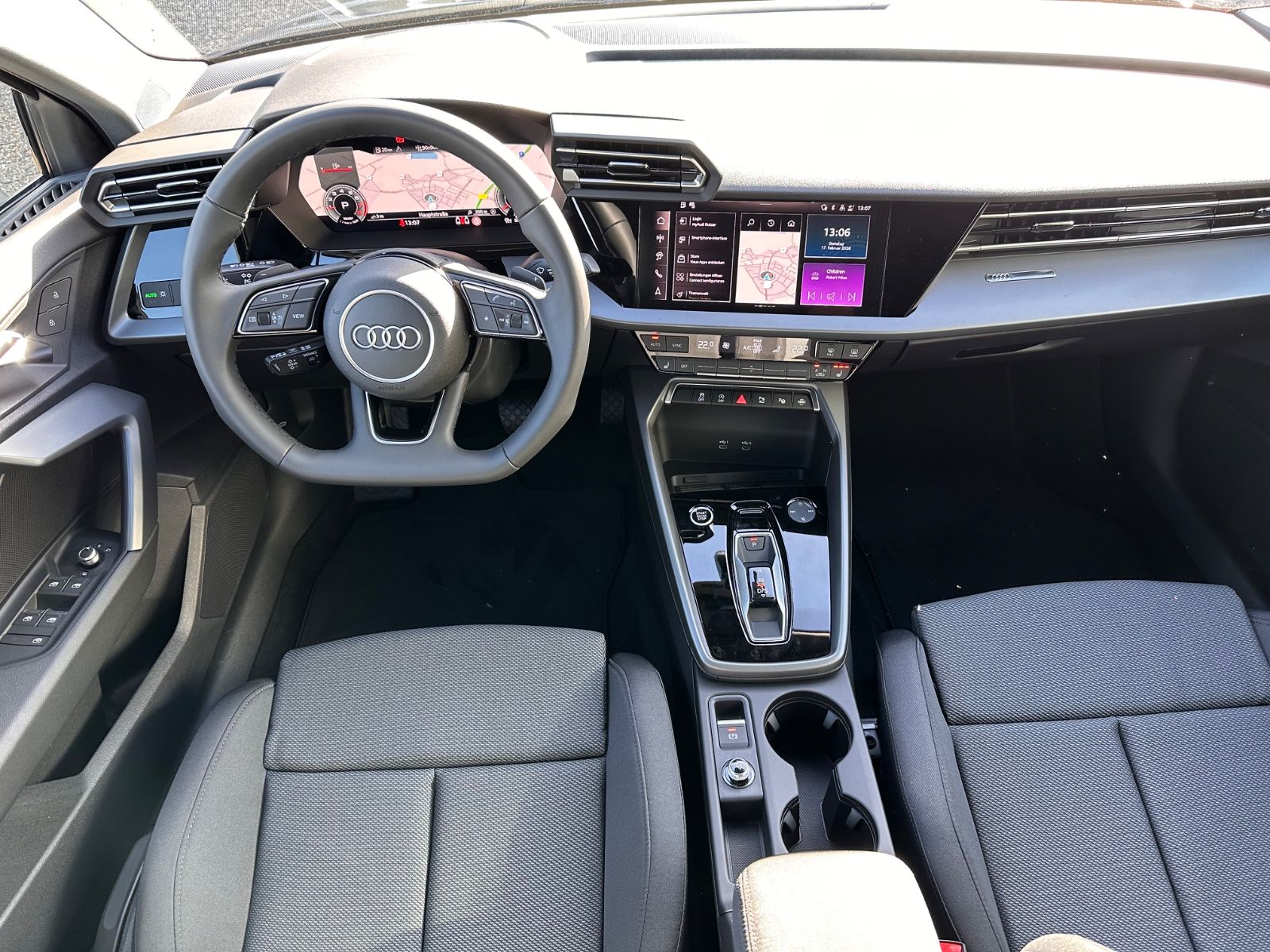 Fahrzeugabbildung Audi A3 Sportback 35 TFSI S line S Tron. Navi/ACC/LED