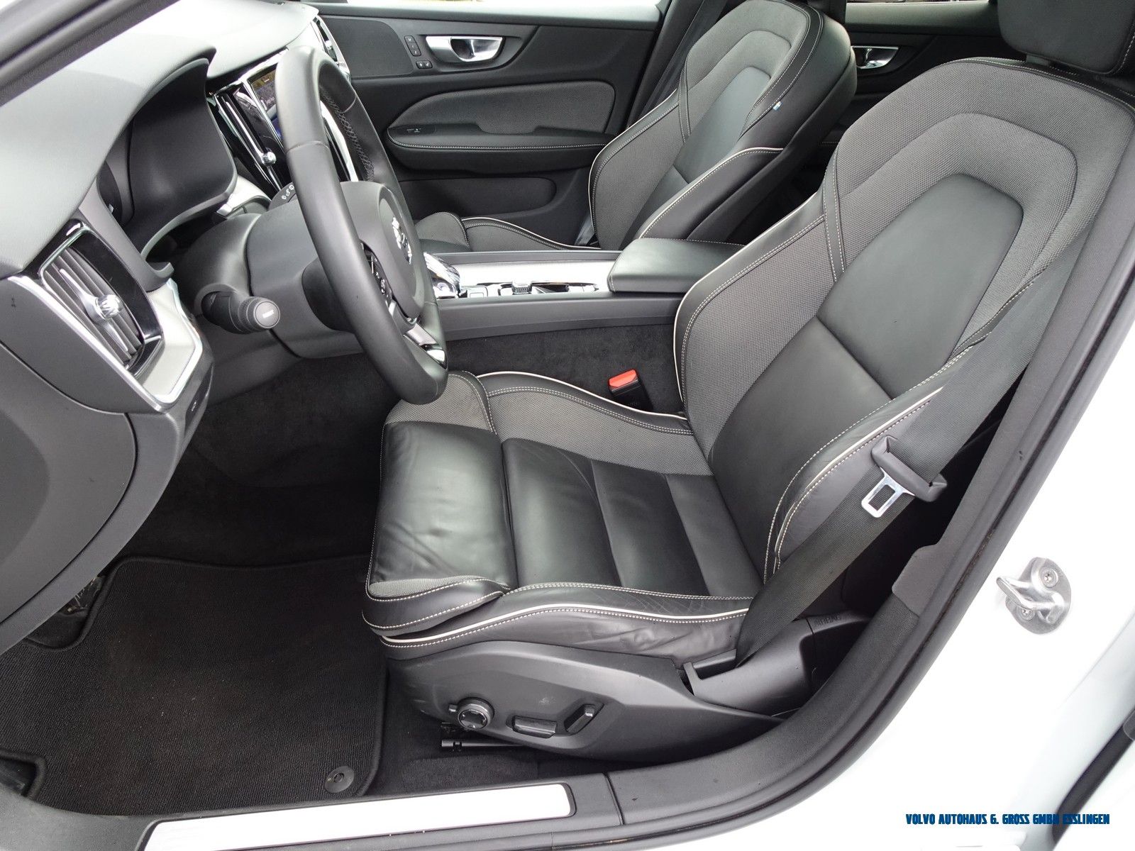 Volvo V60 Cross Country foto 8