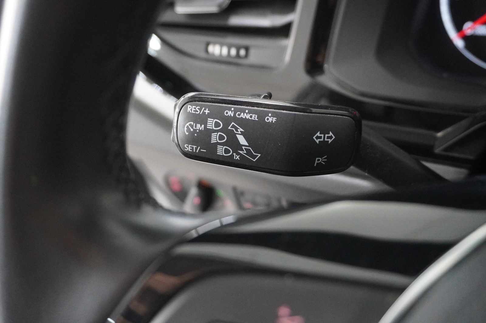 Fahrzeugabbildung Volkswagen Polo VI 1.0 TSI COMFORTLINE LED/KLIMA/SHZ/USB