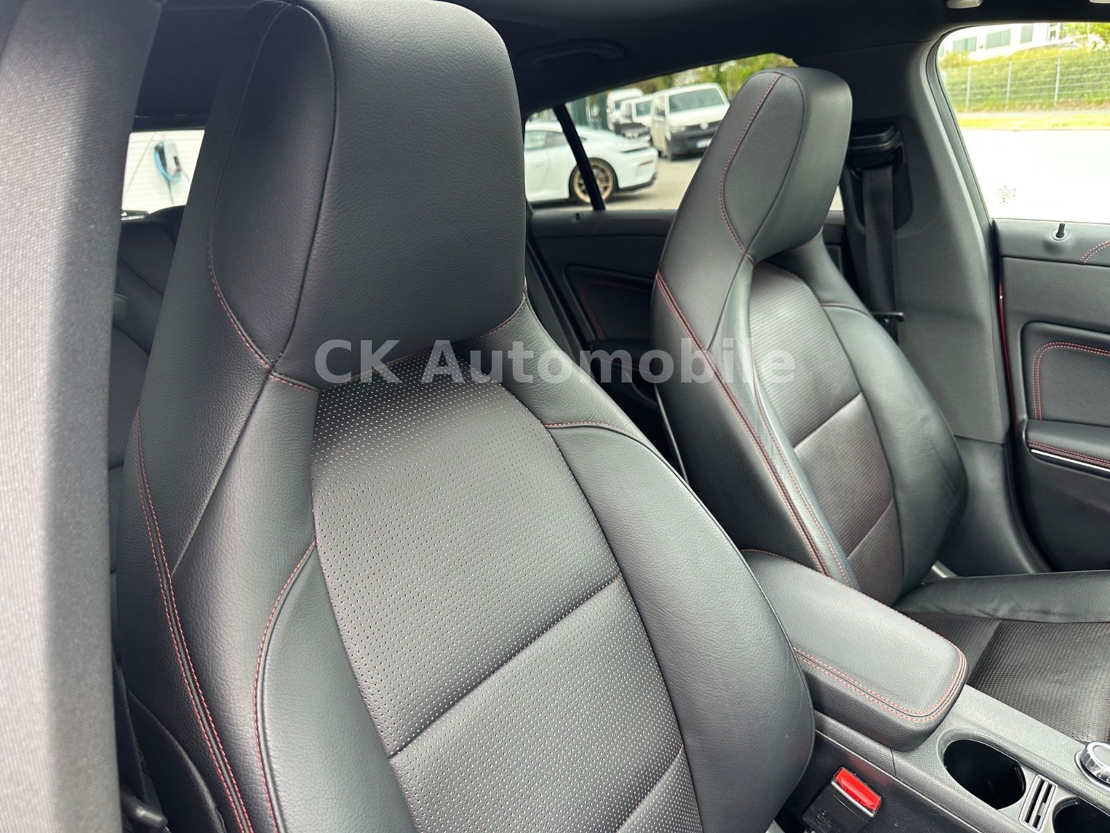 Fahrzeugabbildung Mercedes-Benz CLA 200 Shooting Brake AMG-Line/Night-Paket/LED