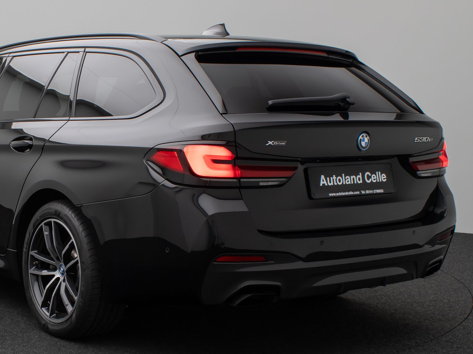 Fahrzeugabbildung BMW 530e xD M Sport Panorama HUD DAB H/K PDC AHK