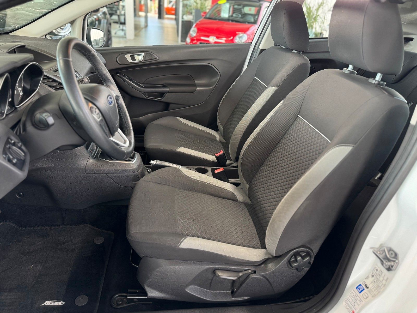 Fahrzeugabbildung Ford Fiesta 1.25 SYNC Edition  "GARANTIE Klima PDC"